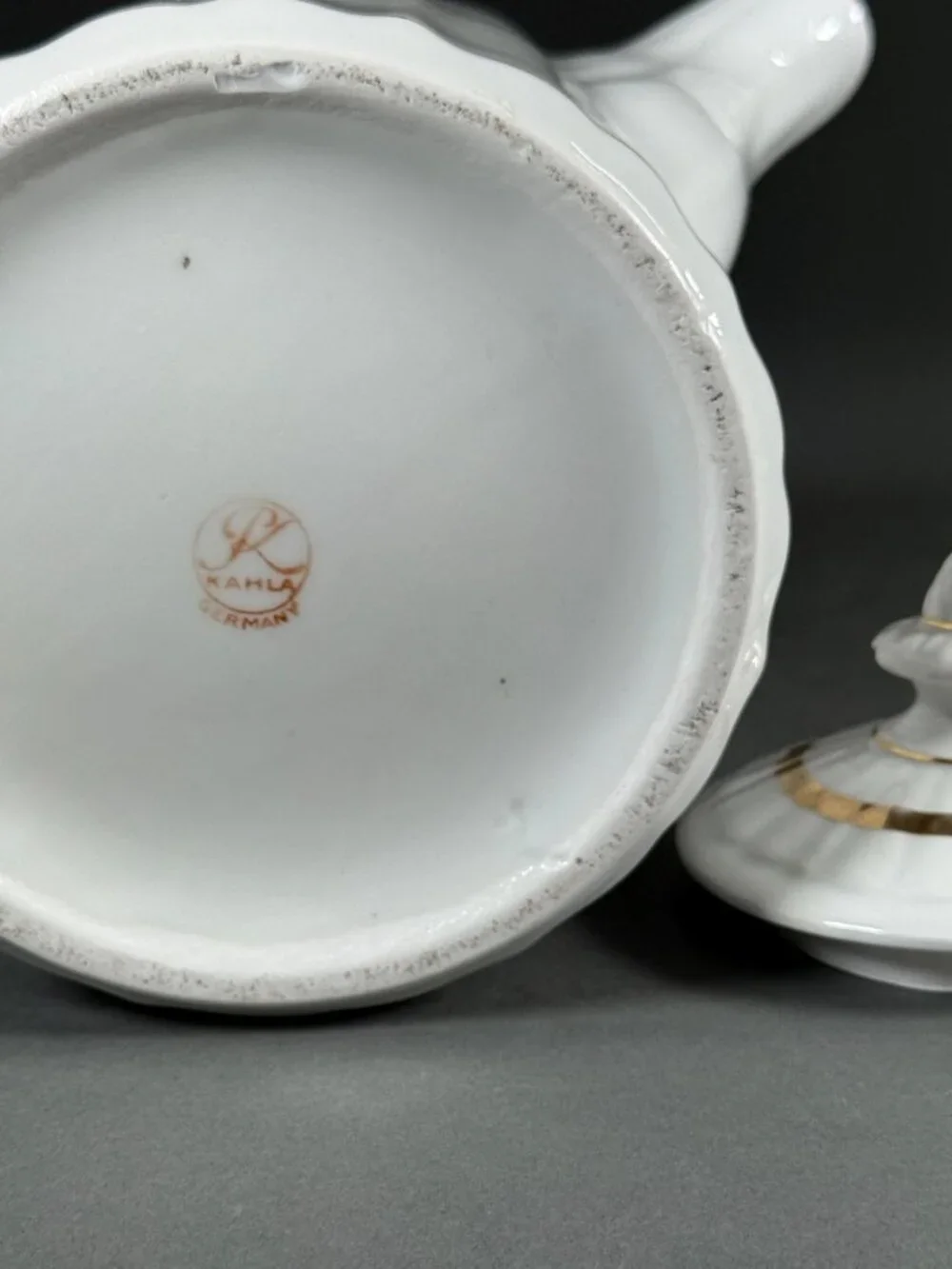 Vtg Kahla Germany White Porcelain Teapot Coffee Pot Gold Gilt Ribbed Scalloped